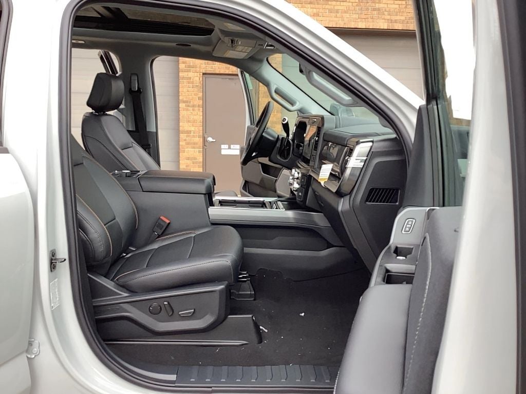 2025 Ford Super Duty F-350 SRW F-350® Lariat®