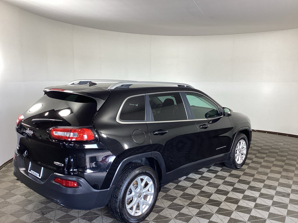 Used 2017 Jeep Cherokee Latitude with VIN 1C4PJMCB1HW520300 for sale in Grandville, MI