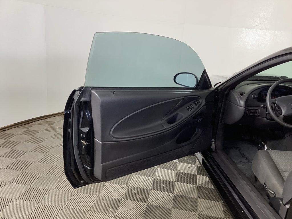 2001 Ford Mustang GT Deluxe