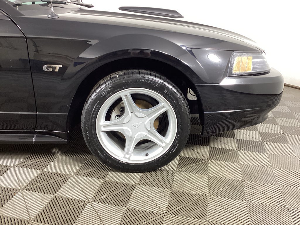2001 Ford Mustang GT Deluxe