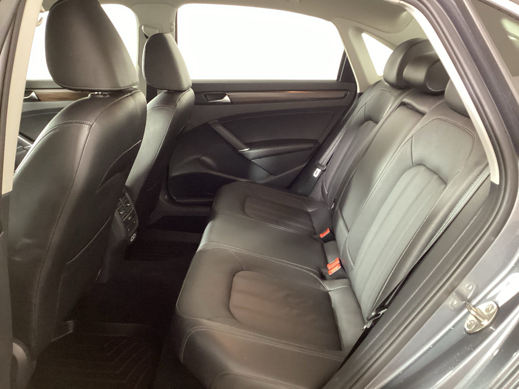 2022 Volkswagen Passat 2.0T Limited Edition