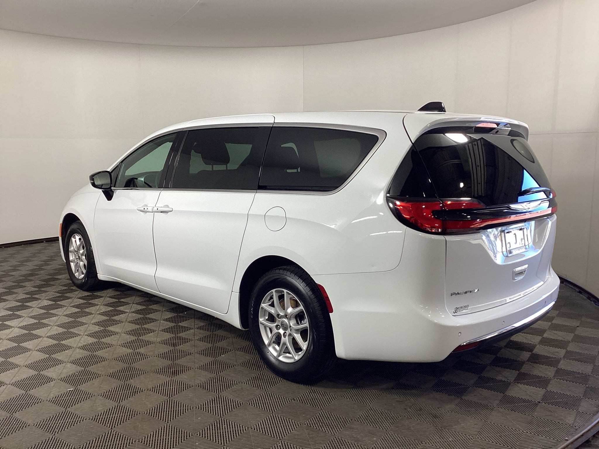 2025 Chrysler Pacifica Select