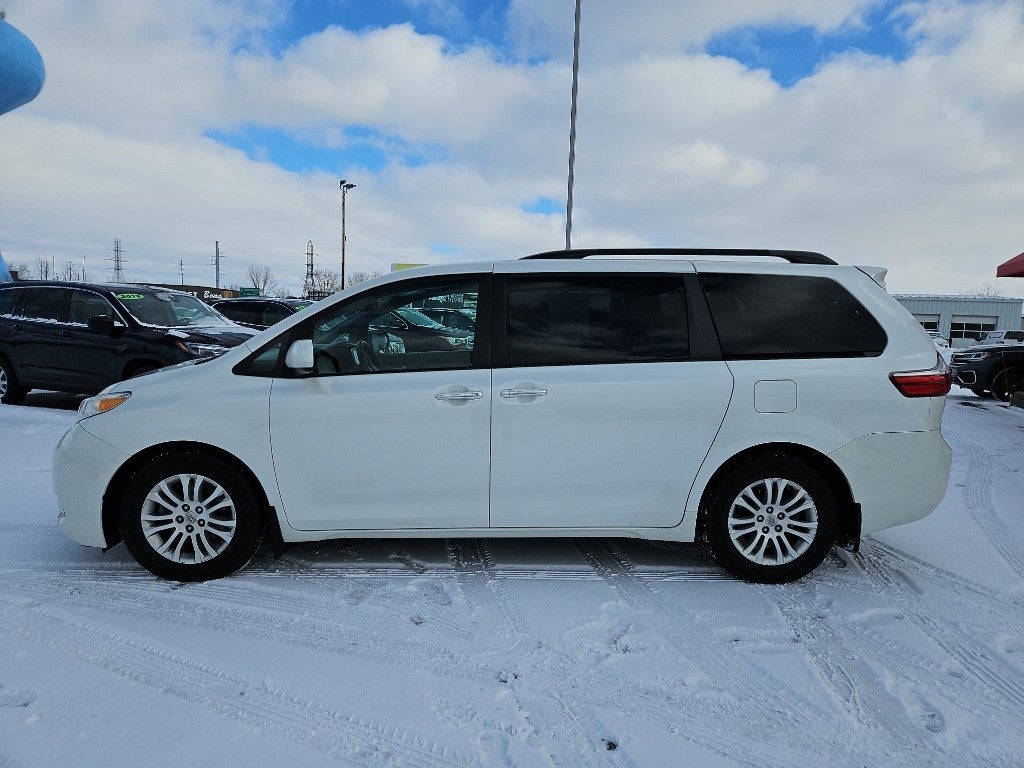 2016 Toyota Sienna XLE