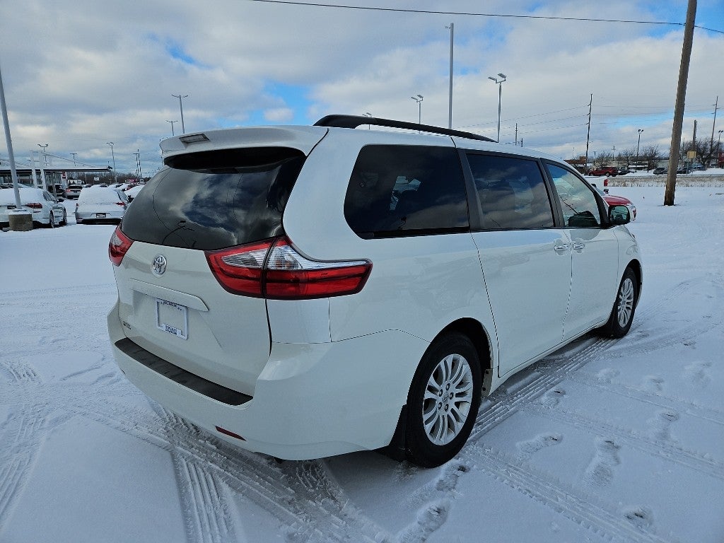 2016 Toyota Sienna XLE