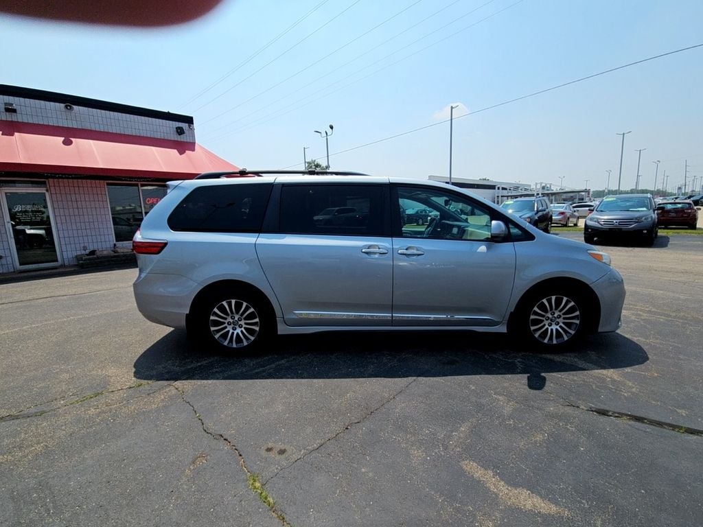 2020 Toyota Sienna XLE