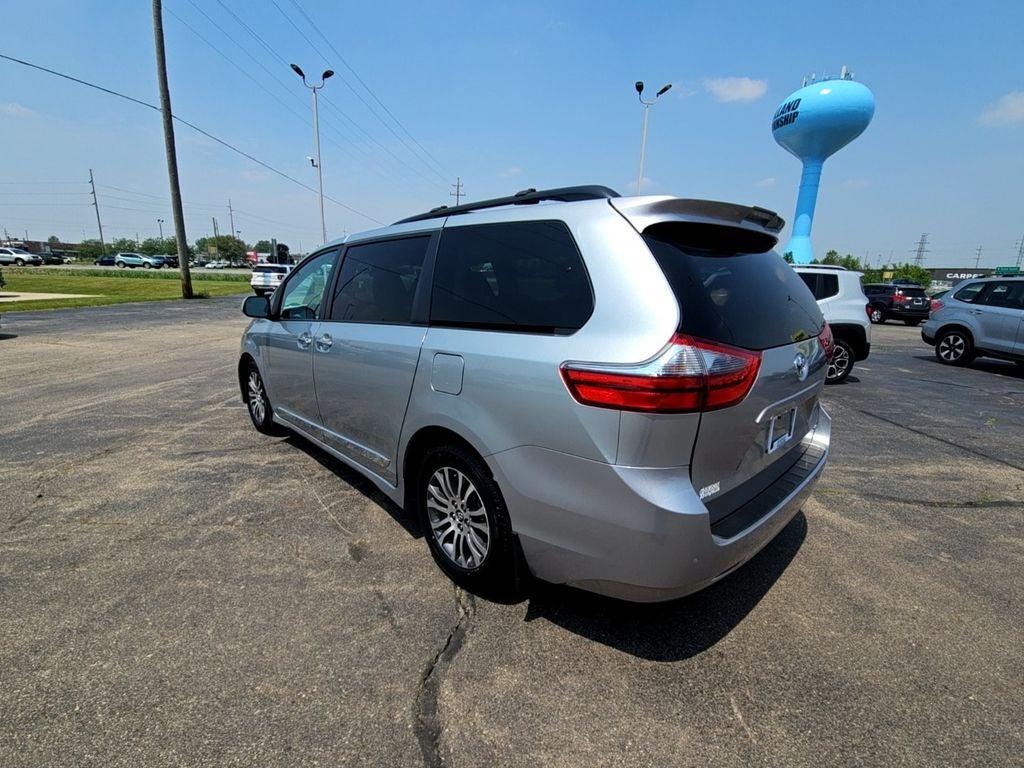 2020 Toyota Sienna XLE