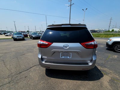 2020 Toyota Sienna XLE