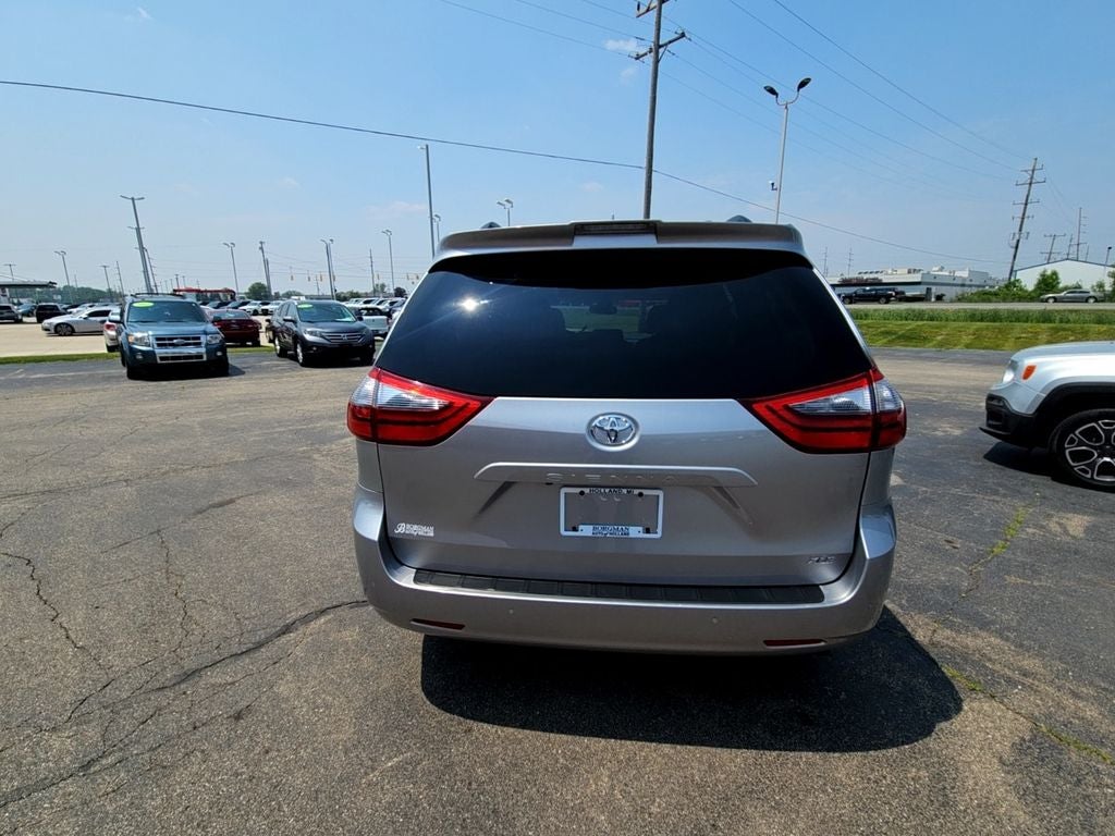 2020 Toyota Sienna XLE
