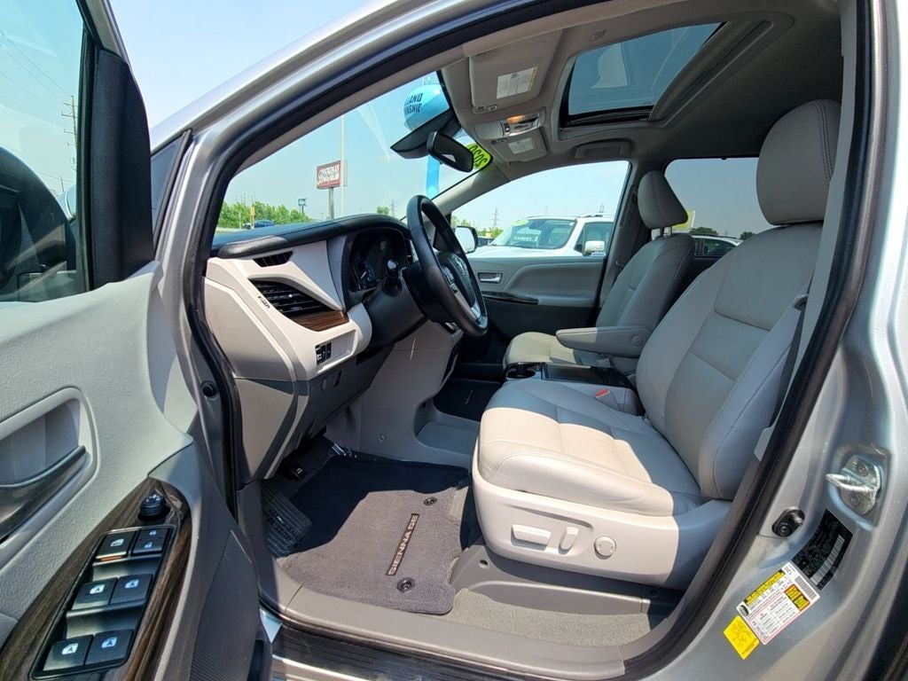 2020 Toyota Sienna XLE