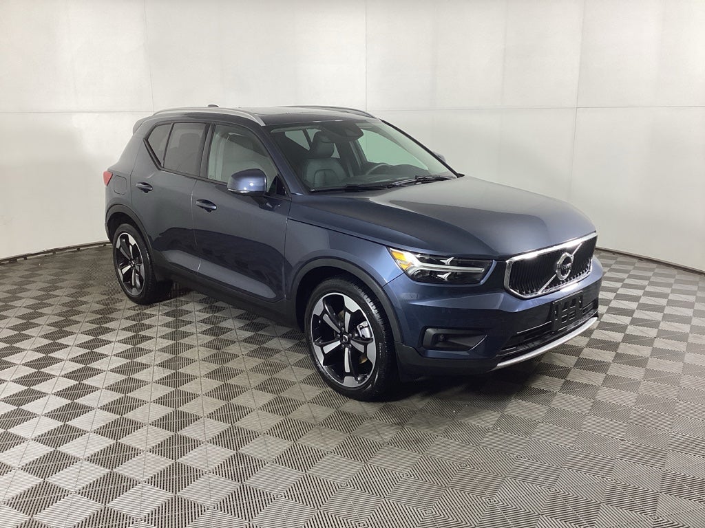 2021 Volvo XC40 Momentum
