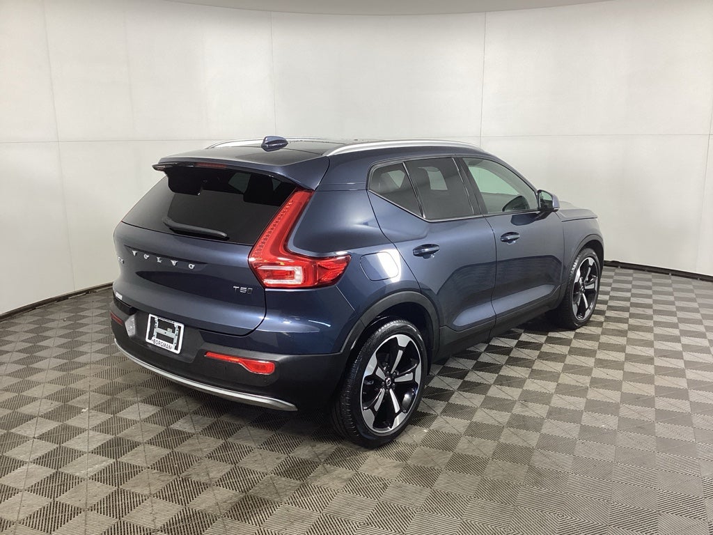 2021 Volvo XC40 Momentum
