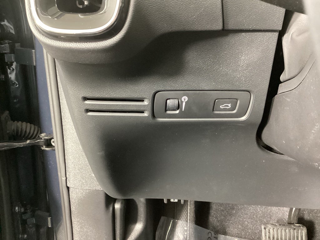 2021 Volvo XC40 Momentum