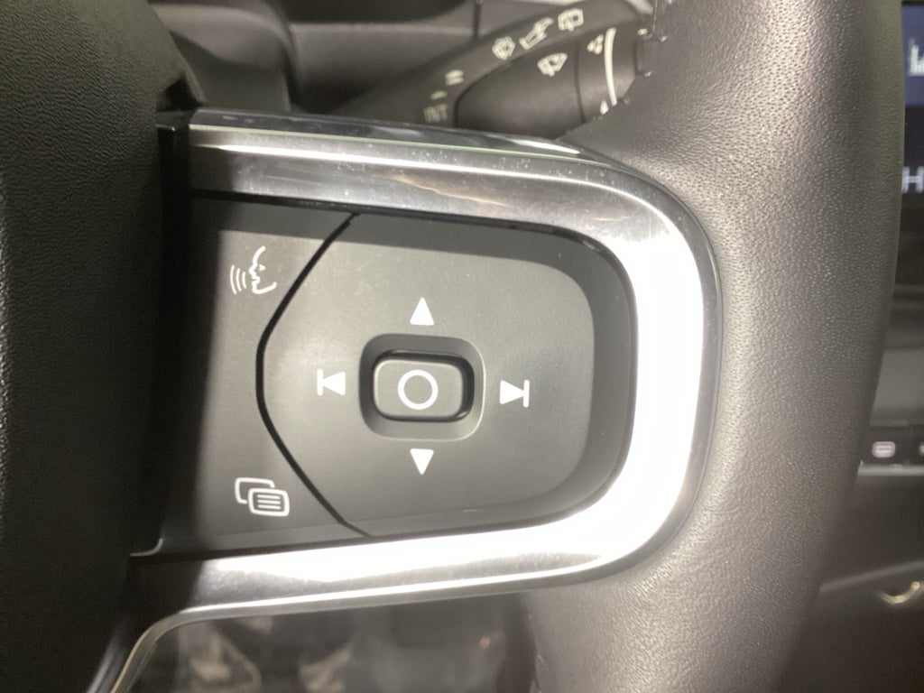 2021 Volvo XC40 Momentum