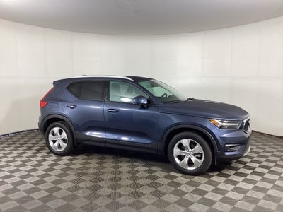 2022 Volvo XC40 Momentum