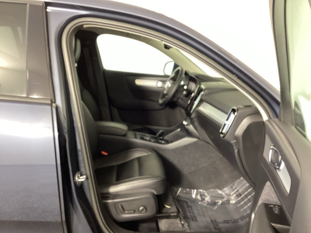 2022 Volvo XC40 Momentum