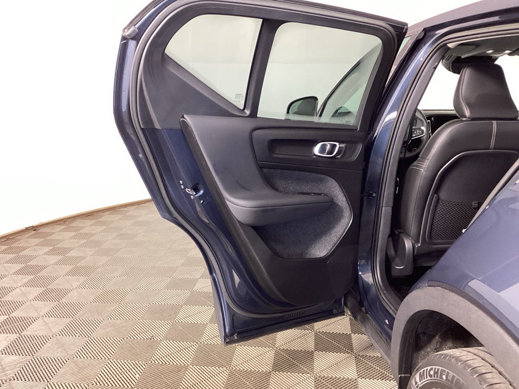 2022 Volvo XC40 Momentum