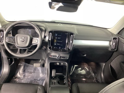 2022 Volvo XC40 Momentum