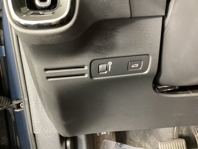 2022 Volvo XC40 Momentum