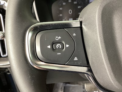 2022 Volvo XC40 Momentum