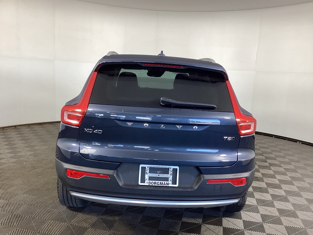 2022 Volvo XC40 Momentum