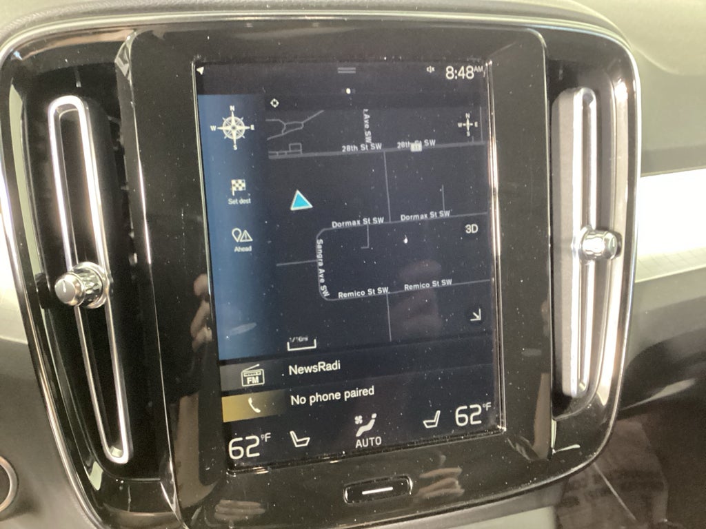 2022 Volvo XC40 Momentum