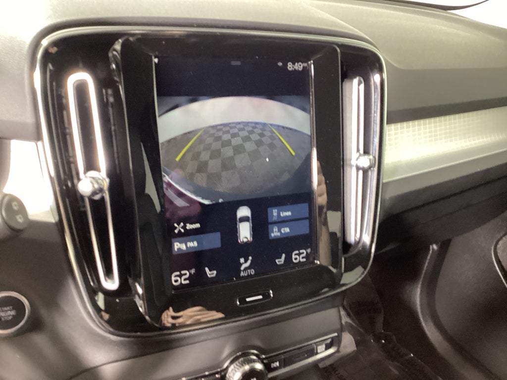 2022 Volvo XC40 Momentum