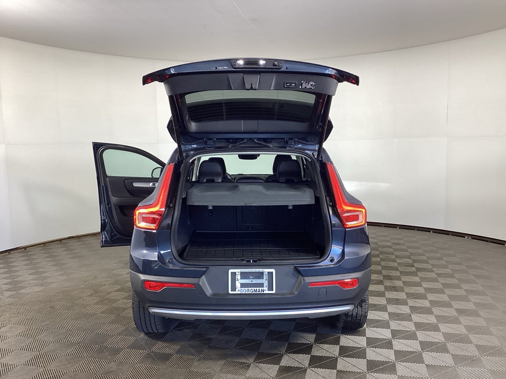 2022 Volvo XC40 Momentum