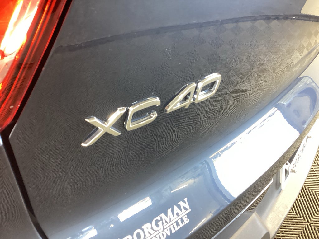 2022 Volvo XC40 Momentum