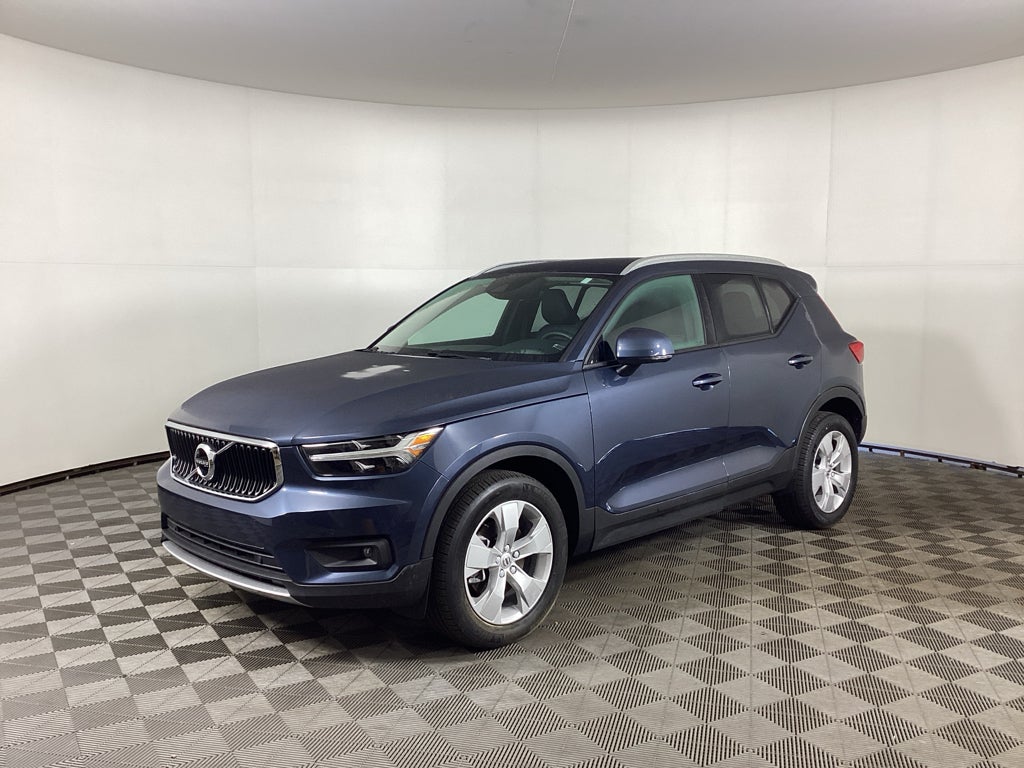 2022 Volvo XC40 Momentum
