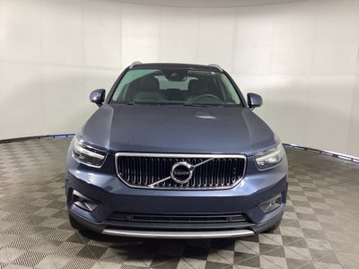2022 Volvo XC40 Momentum