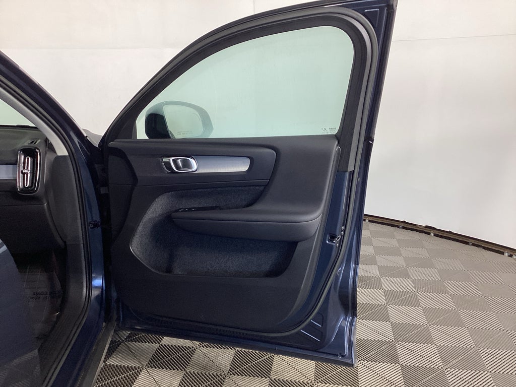 2022 Volvo XC40 Momentum