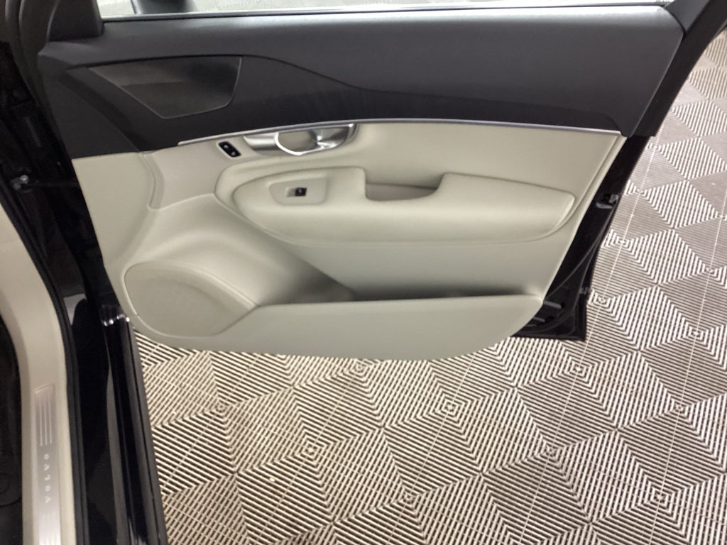 2020 Volvo XC90 Momentum