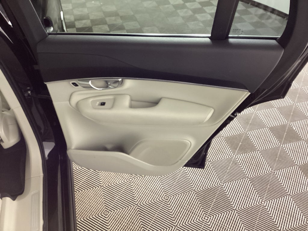 2020 Volvo XC90 Momentum