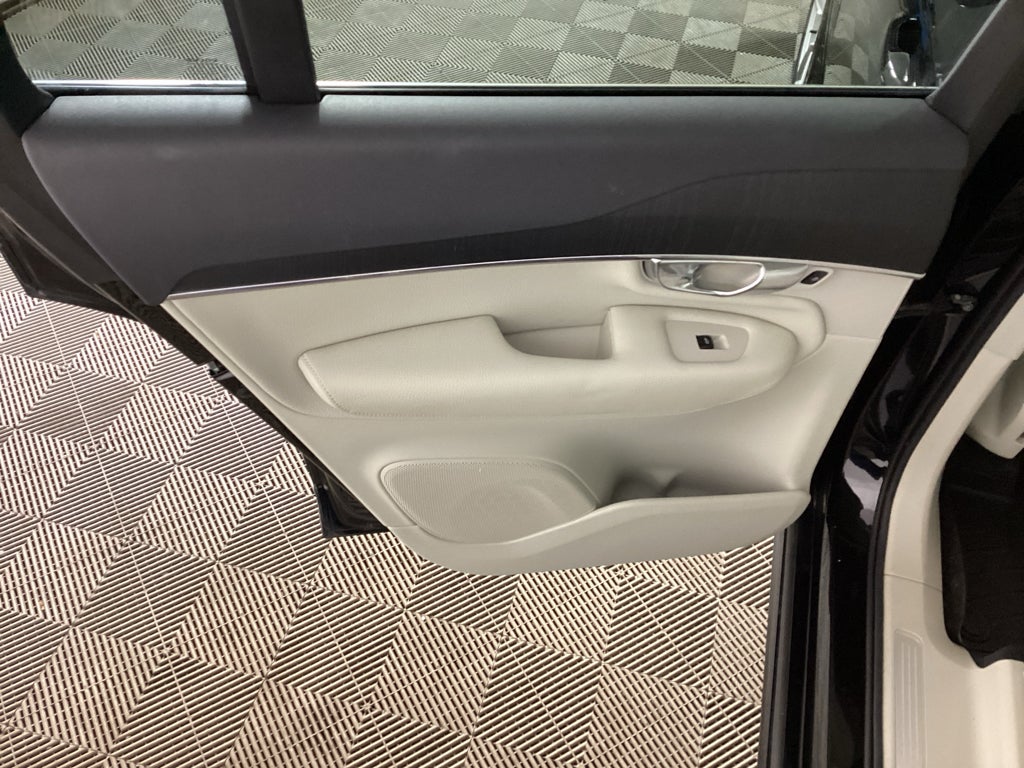 2020 Volvo XC90 Momentum
