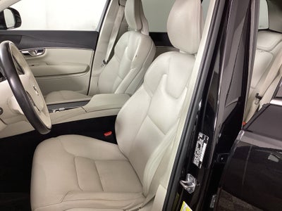 2020 Volvo XC90 Momentum