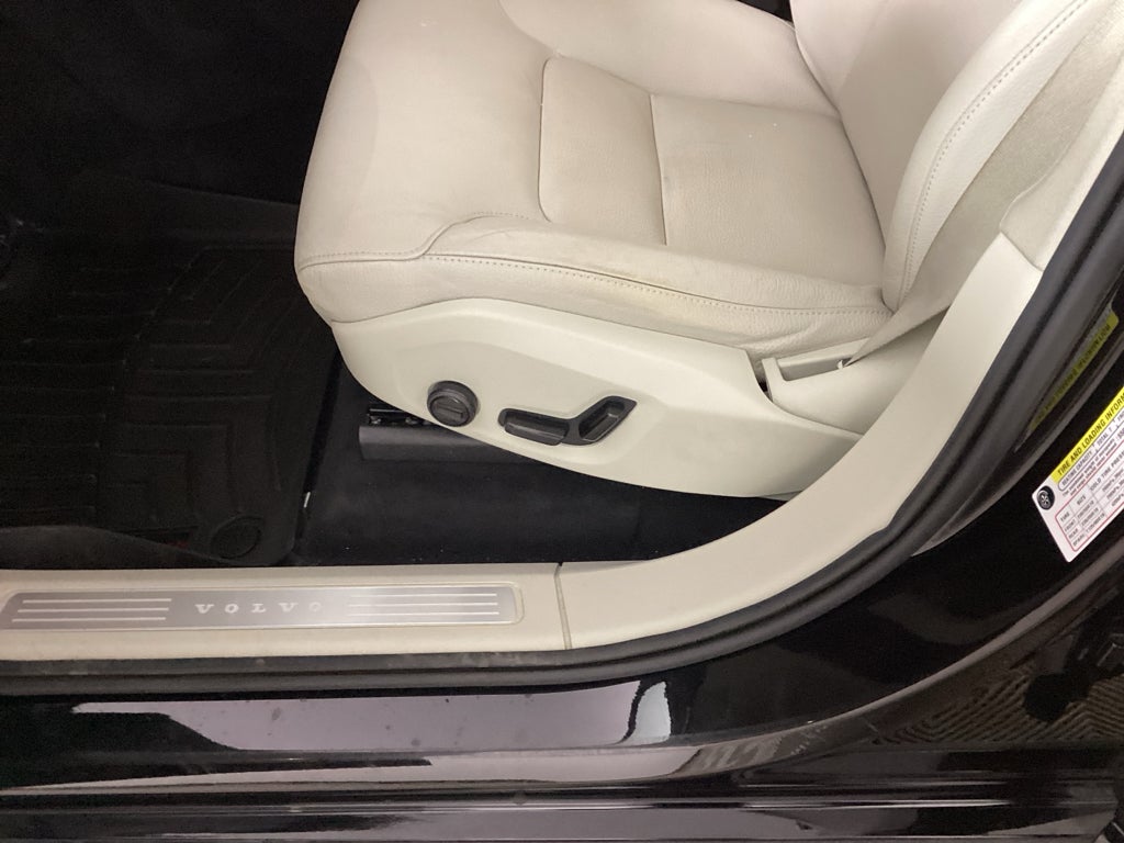 2020 Volvo XC90 Momentum
