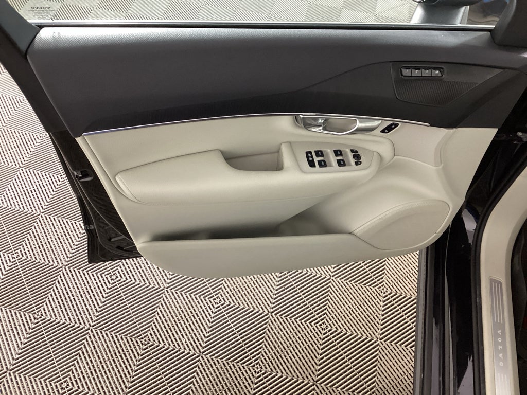 2020 Volvo XC90 Momentum