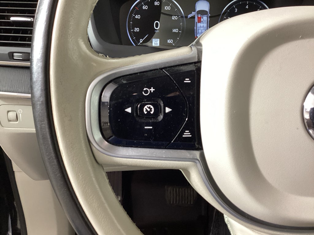 2020 Volvo XC90 Momentum