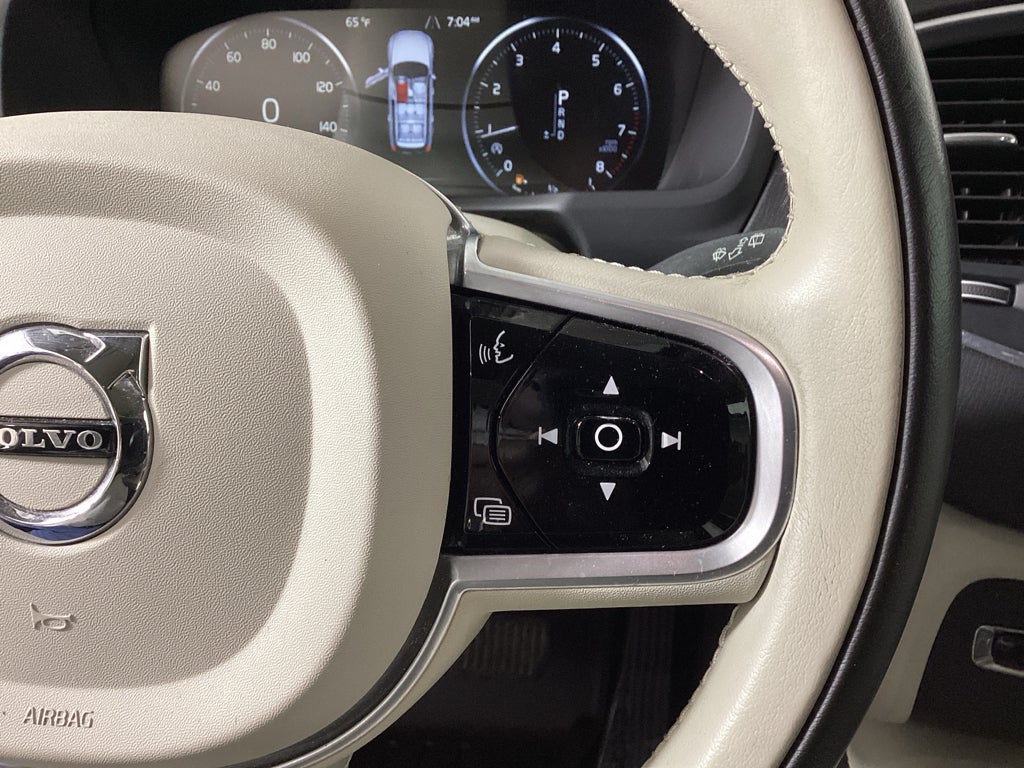 2020 Volvo XC90 Momentum