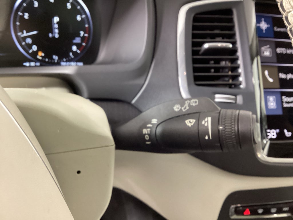 2020 Volvo XC90 Momentum