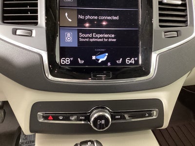 2020 Volvo XC90 Momentum