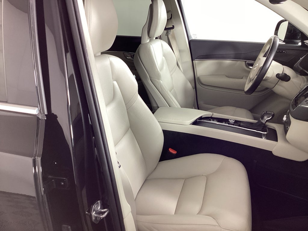2020 Volvo XC90 Momentum
