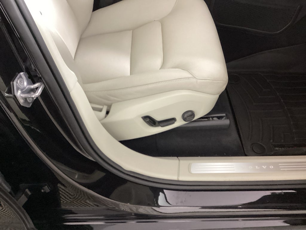 2020 Volvo XC90 Momentum