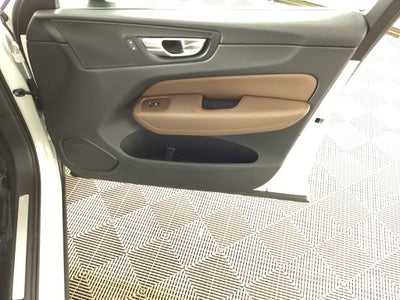 2022 Volvo XC60 Momentum