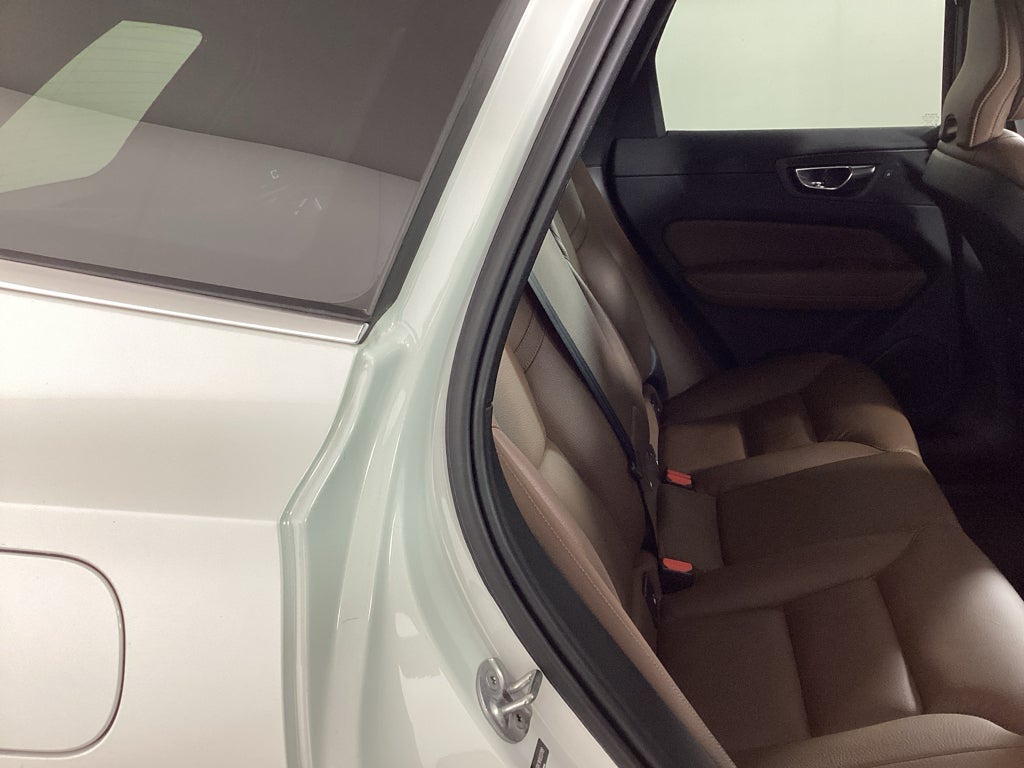 2022 Volvo XC60 Momentum