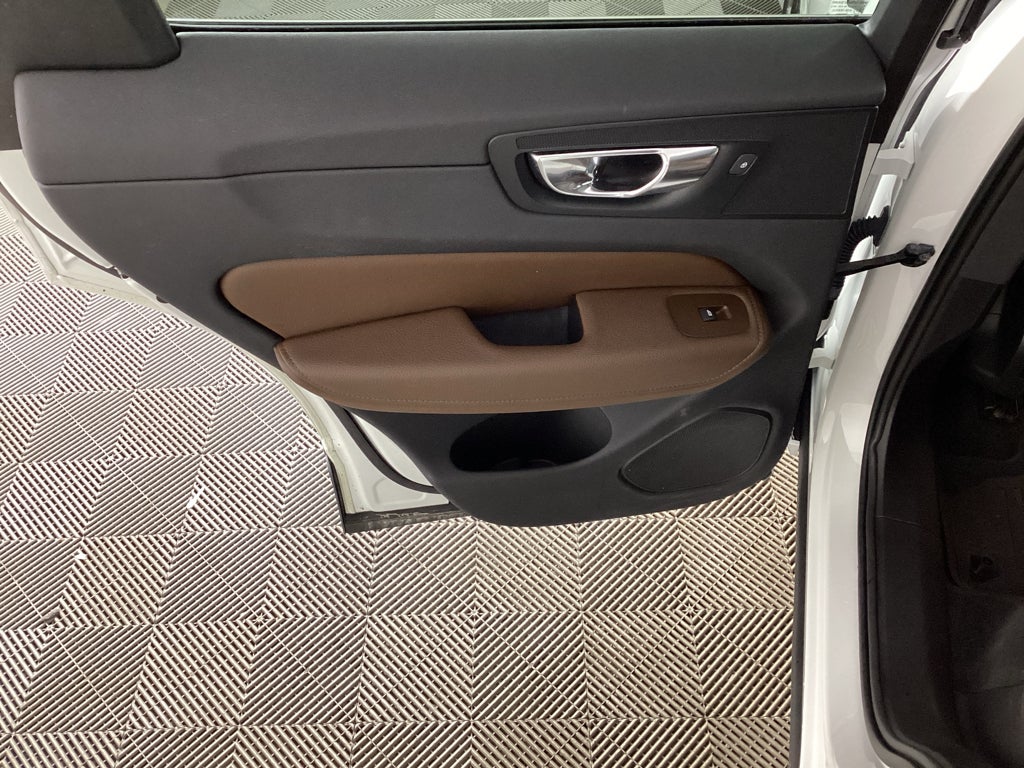 2022 Volvo XC60 Momentum