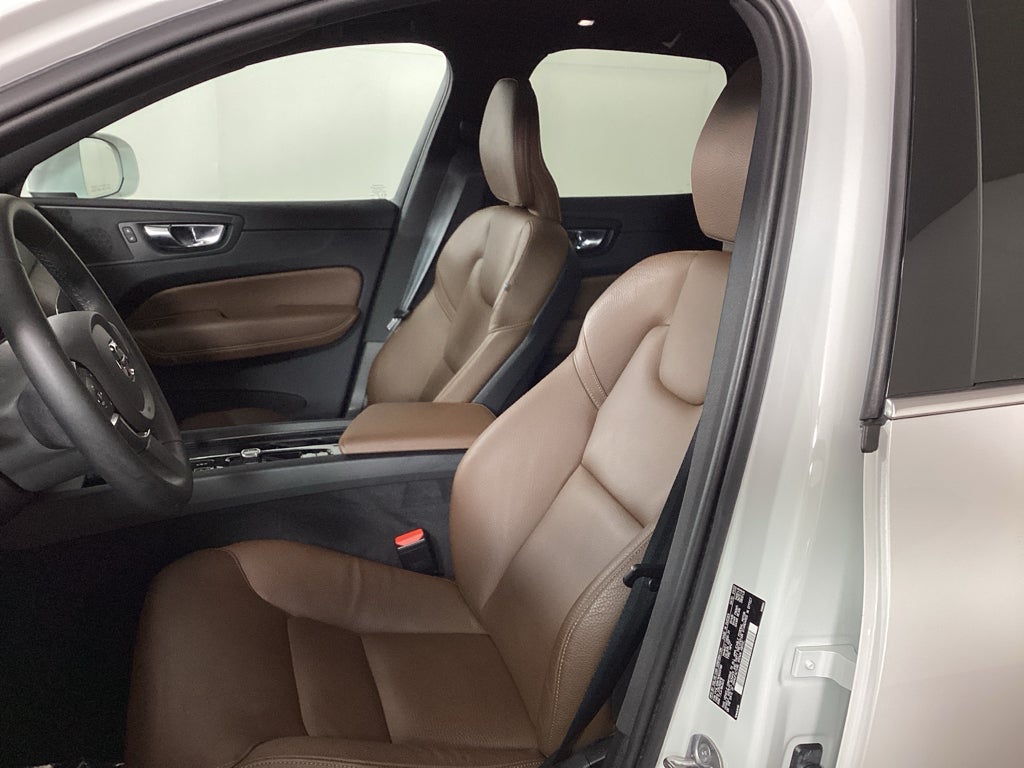 2022 Volvo XC60 Momentum