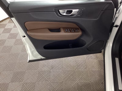 2022 Volvo XC60 Momentum