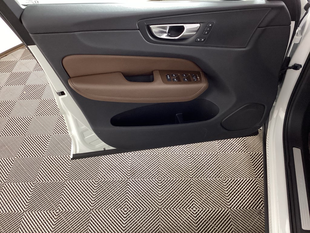 2022 Volvo XC60 Momentum