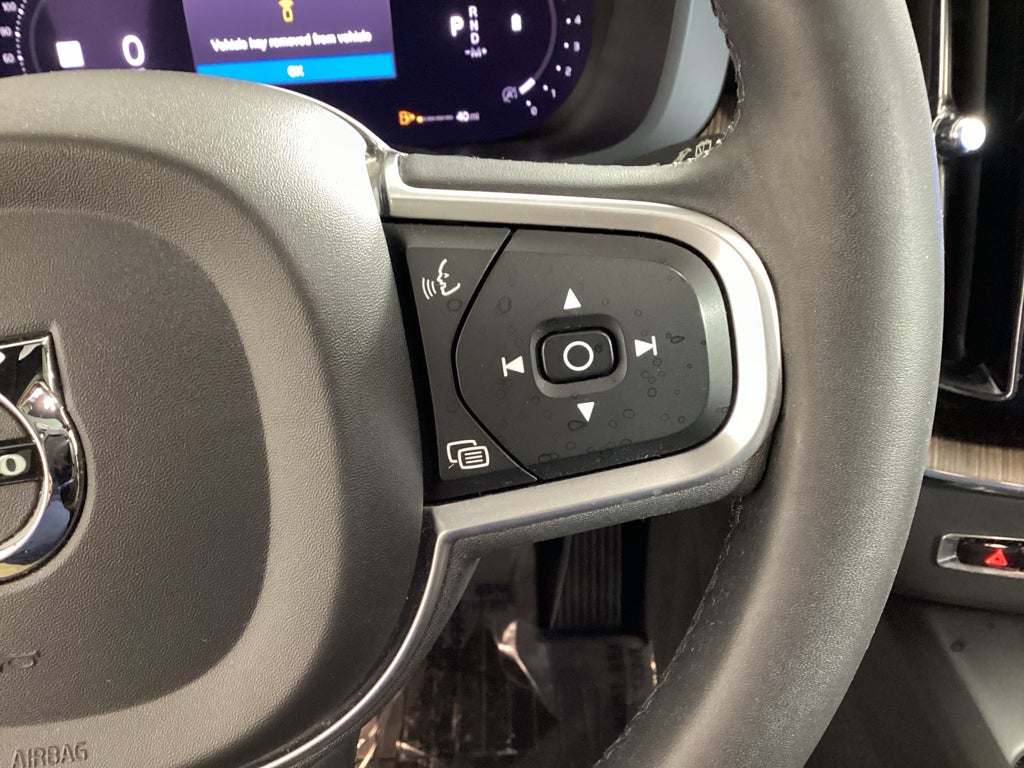 2022 Volvo XC60 Momentum